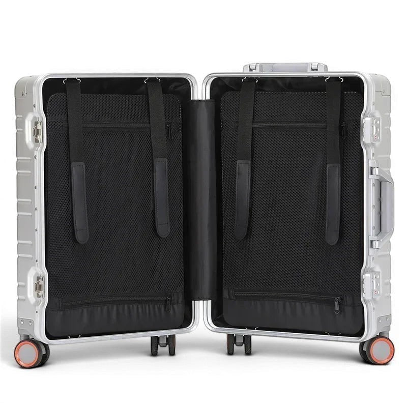 Valise cabine CABINE en aluminium argenté, 55x35x23 cm, avec sangles de maintien intérieures et roues multidirectionnelles.